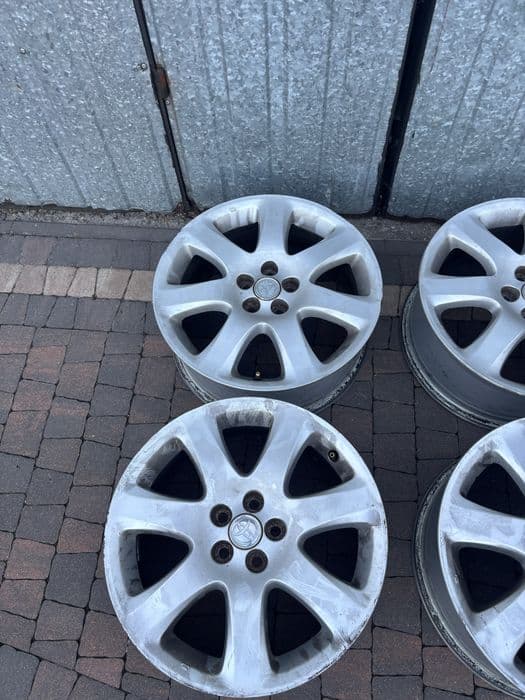 5x100 avensis 17