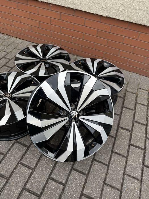 Oryginalne felgi aluminiowe 17cali 5x100 2GM VW Polo T-Cross Taigo Virtus Taigun