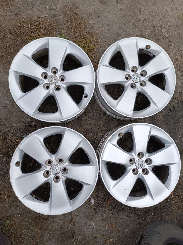 Alufelgi 17 Toyota Prius Avensis Yaris IV 5x100 ET50