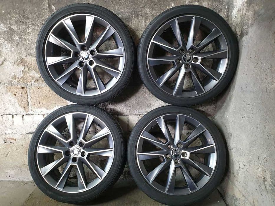 Felgi aluminiowe Skoda R17 5x100 7JX17H2 ET 46 centr 57,1mm