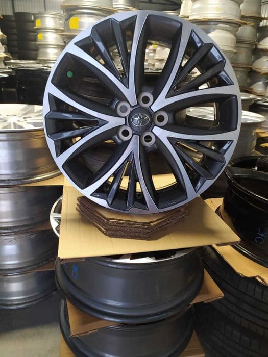 4 x Felga Alu oryginalna 17 5x100 Toyota Yaris