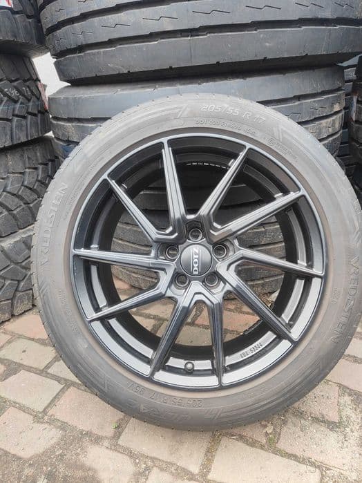 Felgi alu DOTZ Spa black 7,5x17 5x100 O35 z 4 szt + opony 205/55R17 95V Vredestein Ultracx 4 szt do Skoda, Seat, Audi