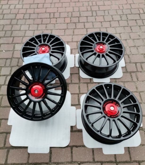 Oz Competition 17'' 5x100/5x112 Central lock .Śliczne Czarny fortepian