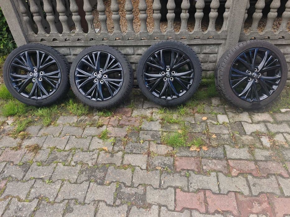 Sprzedam felgi aluminiowe 17 toyota .