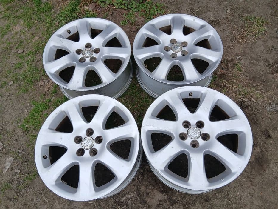 Felgi aluminiowe 17" 5x100 ET45 7J  Toyota
Stan: używane, komplet 4 sztuki