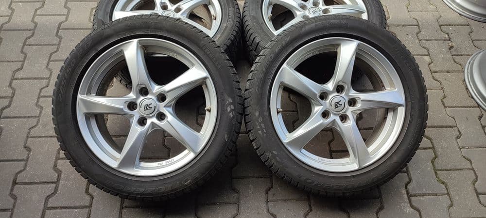 17" 7J 5x100 Komplet felg aluminiowych RC z oponami zimowymi 225/50R17 Pirelli Sottozero 3 Winter