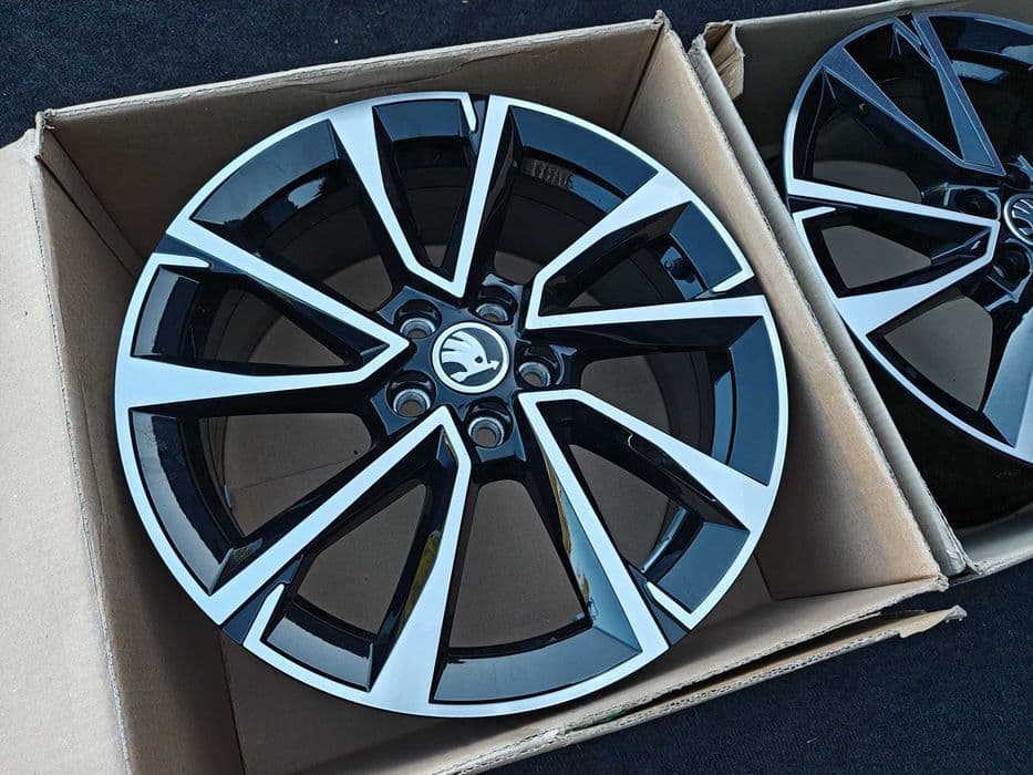 Oryginalna Felga Skoda Fabia 6VA601025 17 5x100 7J ET51 2szt Jak Nowe