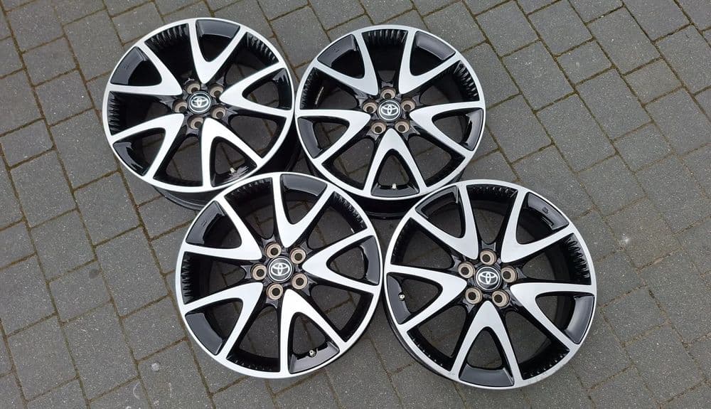 Felgi Aluminiowe 17 Toyota Yaris IV 5x100 ET 50