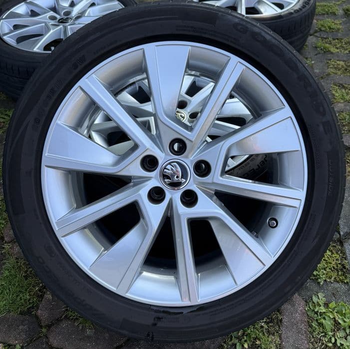Oryginalne felgi aluminiowe Skoda 5x100 . Rozmiar 17 cali