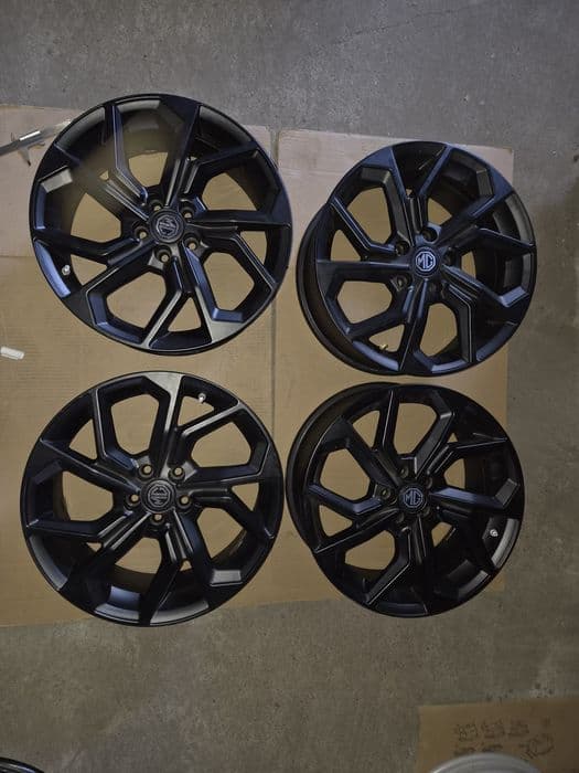 Komplet felg aluminiowych MG 17" 5x100 7J ET41 Otwór 56.1 (4 szt.)