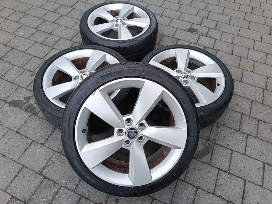 Sprzedam komplet felg aluminiowych Skoda Rapid 17"