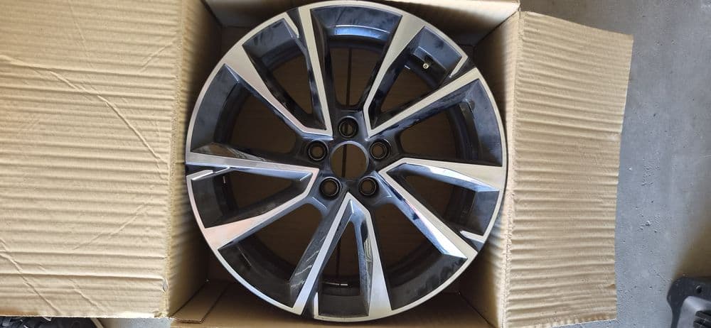 Oryginalna felga Skoda Fabia IV rozmiar 17" Procyon Stratos