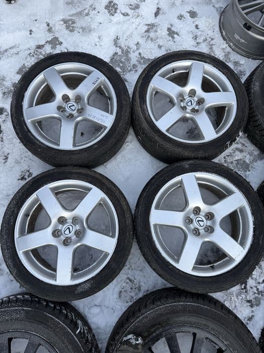 Felgi aluminiowe 5x100 17x7,5j et38 Toyota Lexus
