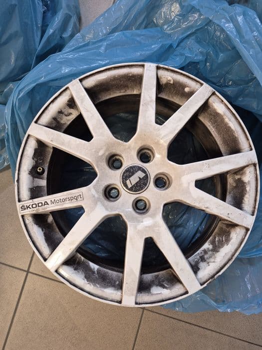 Białe felgi 17" / 5x100 / 6,5Jx16H2 / ET43 / Skoda