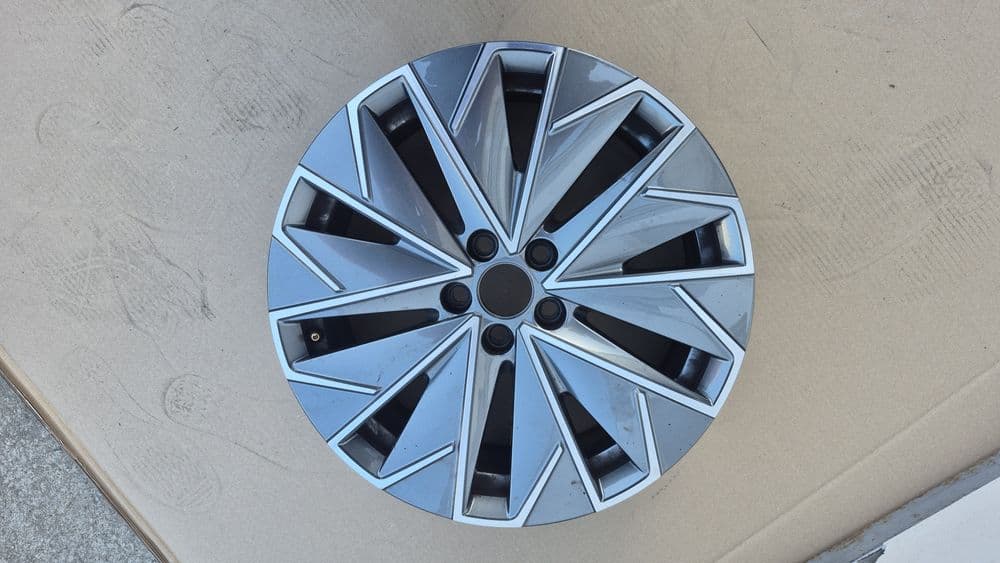 Felga  aluminiowa 17", 5x100, et40 ,6.5J. Otwór 57.1.