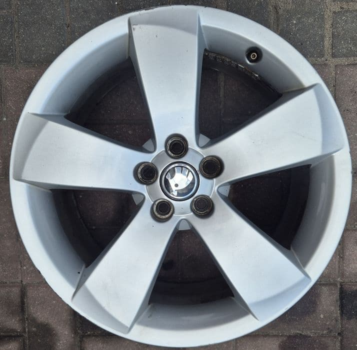 Oryginalne Felgi Aluminiowe Skoda 7JX17 RT41 5X100