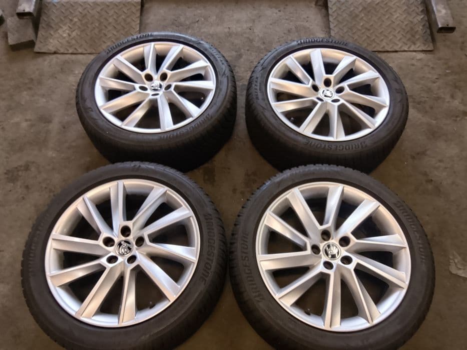 Alu felgi z oponami  R 17 5x100
