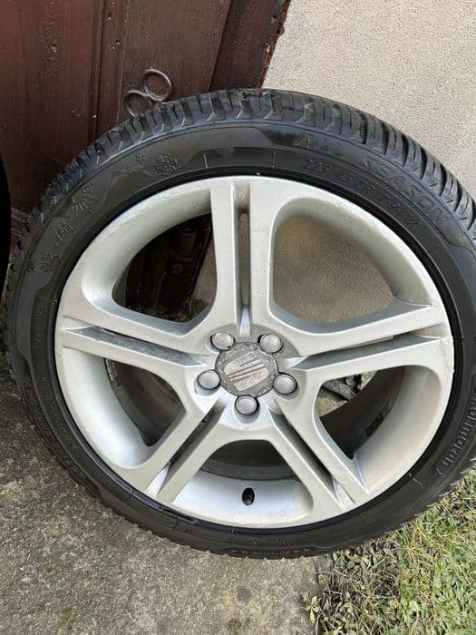 Komplet felg Seat z calorocznymi oponami