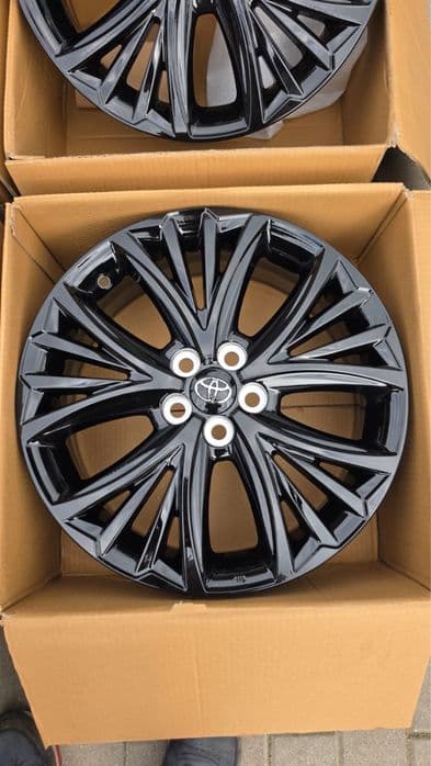 Nowe oryginalne felgi Toyota 17 5x100 ET30 komplet