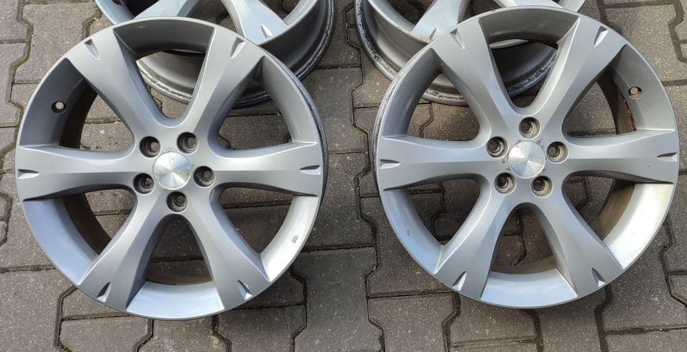 17" 7J 5x100 Komplet felg aluminiowych Subaru Forester