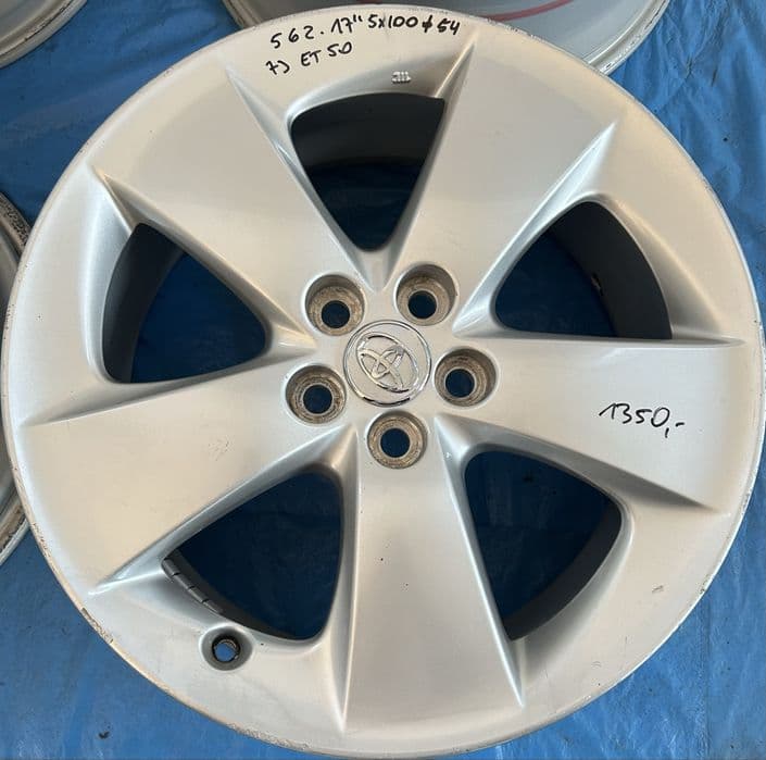 562 Felgi Aluminiowe Oryginał TOYOTA R 17 5x100 otwór 54