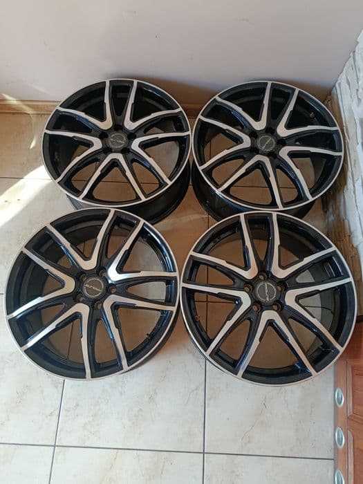 Felgi Aluminiowe 18 5x100 Komplet Jasło